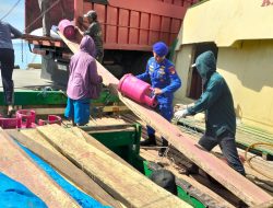 Satpolairud Polres Bone Lakukan Polmas Perairan di Pelabuhan Rakyat Bajoe, Ini Himbauan yang Disampaikan