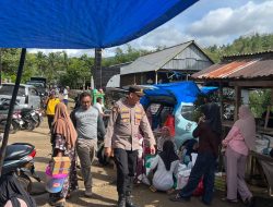 Ciptakan Situasi Kamtibmas yang kondusif,  Polsek Tellu Limpoe Patroli dan Pengawasan di Pasar Tradisional
