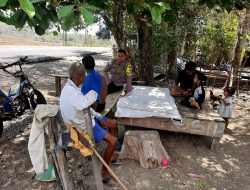 Bhabinkamtibmas Polsek Ajangale Sambang Warga di Desa Binaan, Perkuat Kemitraan dengan Masyarakat