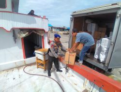 Satpolairud Polres Bone Lakukan Program Polisi Penolong di Pelabuhan Rakyat Bajoe