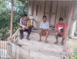 Bhabinkamtibmas Aipda Arman Laksanakan Sambang dan Pembinaan Sat Kamling di Desa Binaan