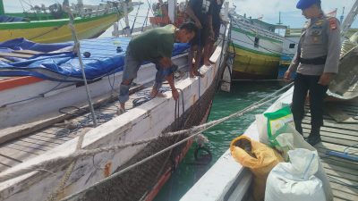 Satpolairud Polres Pantau Aktivitas Masyarakat di Pelabuhan Rakyat Bajoe, Cegah Aksi Kriminal
