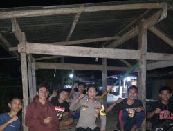 Dekat dengan Warga, Bripka Andi Rusman Sambangi Satkamling Lingkungan Pao-Pao