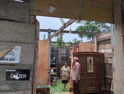 Aksi Cepat Kapolsek Amali Pulihkan Semangat Warga Terdampak Bencana Angin Kencang