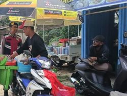 Kanit Samapta Lakukan Kegiatan Patroli dan Menjaga Keamanan Pasar Tokaseng