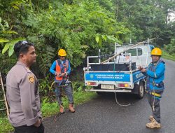 Kapolsek Bontocani Pantau Perbaikan Listrik dan Amankan Arus Lalu Lintas