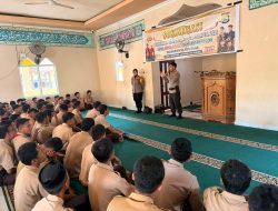 Personel Polsek Tellu Siattinge Lakukan Sosialisasi Penerimaan Polri 2026 di SMA Negeri 14 Bone 