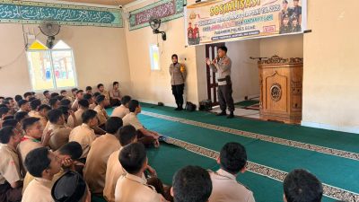 Personel Polsek Tellu Siattinge Lakukan Sosialisasi Penerimaan Polri 2026 di SMA Negeri 14 Bone 