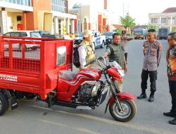 Wujud Sinergi Jaga Kebersihan Lingkungan, Bupati Bone Serahkan Bantuan Motor Sampah ke Polres Bone 