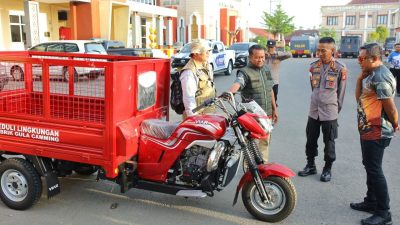 Wujud Sinergi Jaga Kebersihan Lingkungan, Bupati Bone Serahkan Bantuan Motor Sampah ke Polres Bone 