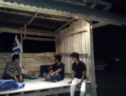 Pantau Satkamling Malam Hari, Bhabinkamtibmas Pastikan Keamanan Lingkungan 