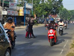 Sat Samapta Polres Bone Laksanakan Pengaturan Pagi di Titik Rawan Kemacetan