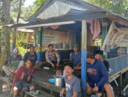 Bhabinkamtibmas Polsek Awangpone Laksanakan Pembinaan Satkamling di Desa Kajuara