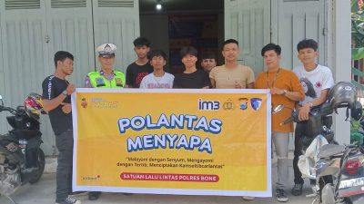 Polantas Bone Sapa Kurir Lewat Program “Polantas Menyapa” Edukasi Tertib Berlalu Lintas