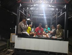 Bhabinkamtibmas Polsek Awangpone Sambang dan Pembinaan Satkamling di Dusun Mauleng 