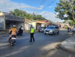 Unit Lantas Polsek Tanete Riattang Hadir Beri Pelayanan Pengaturan Lalu Lintas 