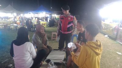 Berikan Rasa Aman, Anggota Polsek Kajuara Patroli dan Pengamanan Pasar Malam