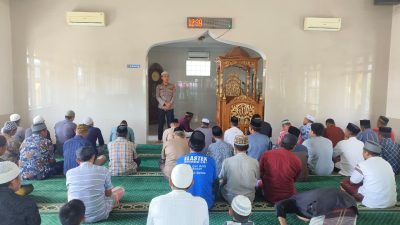 KBO Satbinmas Polres Bone Sampaikan Pesan Kamtibmas kepada Jemaah Masjid Nurul Qadiriyah