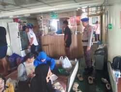  Anggota Satolairud Polres Bone Lakukan Sambang Diatas Kapal Ferry, Sampaikan Himbauan Kamtibmas