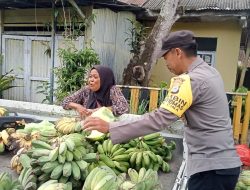 Anggota Polsek Cina Lakukan Patroli Dialogis di Pasar Tradisional Arasoe