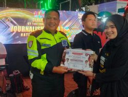 Peringati HPN 2026, Jurnalis Bone FC Ganjar Kasat Lantas Polres Bone Penghargaan, Pejabat Responsif dan Informatif