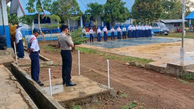Kapolsek Kajuara Jadi Irup di SMP Satap 3, Tekankan Disiplin dan Cegah Kenakalan Remaja