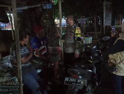 Melalui Pembinaan Satkamling, Bhabinkamtibmas Ajak Komunitas Ojek Ciptakan Lingkungan Aman