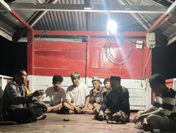 Rutin Laksanakan Pembinaan, Bhabinkamtibmas Polsek Cenrana Kunjungi SatKamling