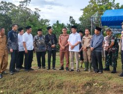 Kapolsek Barebbo Kawal Menteri Agama RI Tinjau Lokasi Tanah Wakaf Ponpes di Dusun Kampuno Bone