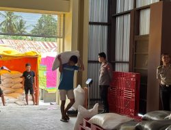 Kapolsek Ponre Memantau Langsung Droping Jagung Pipil ke Gudang Bulog Polres Bone