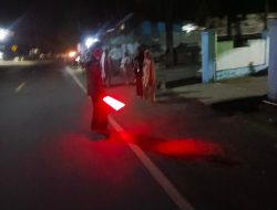 Anggota Jaga Polsek Salomekko Laksanakan Pengamanan Sholat Tarawih