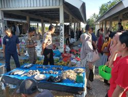 Pastikan Perputaran Ekonomi Bulan Puasa Berjalan Optimal, Kapolsek Palakka Bersama Unsur Terkait Pantau Pasar Desa Usa