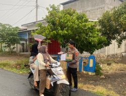 Ramadan Penuh Berkah, Polsek Bengo dan Bhayangkari Berbagi Takjil untuk Pengguna Jalan