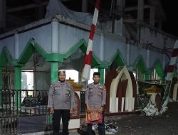 Hadir Berikan Rasa Aman, Personel Polsek Tellu Siattinge Pengamanan Shalat Tarawih 
