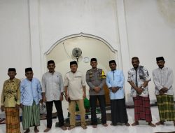 Bhabinkamtibmas Polsek Mare Dampingi Tim Safari Ramadhan di Masjid Al-Amin Desa Karella