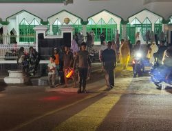 Berikan Rasa Aman, Polsek Salomekko Laksanakan Pengamanan Sholat Tarawih