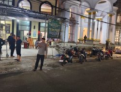 Polsek Tanete Riattang Hadir Jaga Kondusifitas Tarawih di Masjid Makmur Watampone