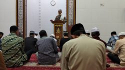 KBO  Binmas Polres Bone Berikan Ceramah Islamiyah dan Himbauan Kamtibmas di Masjid Al-Fath