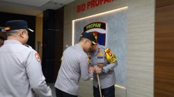 Kapolda Sulsel Pimpin Apel Bersama Dirangkaikan Halal Bihalal dalam Rangka Memperkuat Soliditas Personel