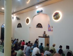 Melalui Tarawih Berjamaah, Bhabinkamtibmas Polsek Ponre Mengajak Warga Jaga Keamanan Desa