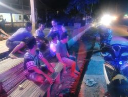 Lakukan Patroli Malam, Personel Polsek Cenrana Sambangi Pos Satkamling di Desa Cakkeware