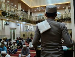 KBO Sat Binmas Polres Bone Berikan Ceramah Islamiyah dan Himbauan Kamtibmas di Masjid Nahdatussa’adah