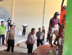 Dukung Program Ketahanan Pangan, Kapolsek Palakka Bersama Anggota Pantau Gudang Penyerapan Jagung di Desa Padippo