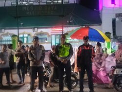 Ciptakan Suasana Ibadah Khusyuk, Aiptu Ulpiadi Pengamanan Shalat Tarawih di Masjid Raya Watampone