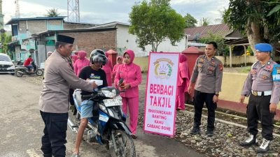 Polsek Kahu Bersama Bhayangkari Berbagi Takjil, Dilanjutkan Buka Puasa Bersama di Mako 