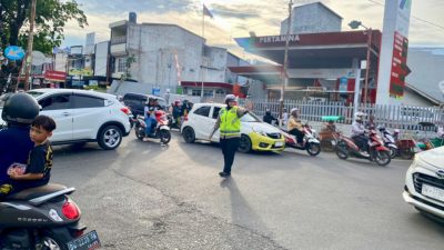 Commander Wish Sore Satlantas Polres Bone Amankan Lalu Lintas Jelang Buka Puasa