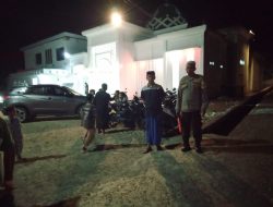  Anggota Polsek Libureng Laksanakan Pengamanan Sholat Isya dan Tarawih di Masjid Baburahman