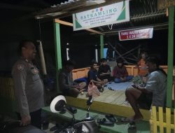 Kunjungi Poskamling, Bhabinkamtibmas Ajak Warga Aktif Jaga Keamanan Lingkungan