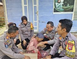 Polsek Barebbo Gelar Bakti Sosial, Berbagi Sembako kepada Warga Kurang Mampu Jelang Idul Fitri 2026