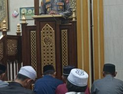 ‎Kapolsek Palakka Laksanakan Sholat Tarawih di Desa Ureng, Sampaikan Himbauan Kamtibmas kepada Warga
